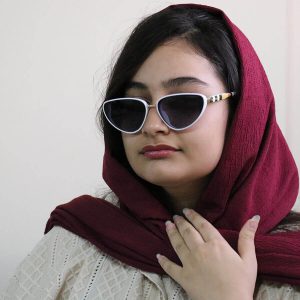 عکس از عینک آفتابی زنانه BURBERRY با فریم چشم گربه‌ای مدل D23014 بر روی صورت فاطمه ابراهیم زاده