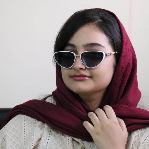 عکس از عینک آفتابی زنانه BURBERRY با فریم چشم گربه‌ای مدل D23014 بر روی صورت فاطمه ابراهیم زاده