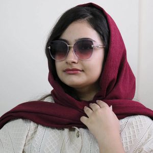 عکس از عینک آفتابی زنانه Dior با فریم شکل چشم گربه‌ای مدل 2568 بر روی صورت فاطمه ابراهیم زاده