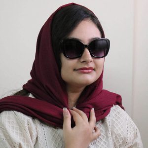 عکس از عینک آفتابی زنانه Prada با فریم چشم گربه‌ای مدل D22909 بر روی صورت فاطمه ابراهیم زاده