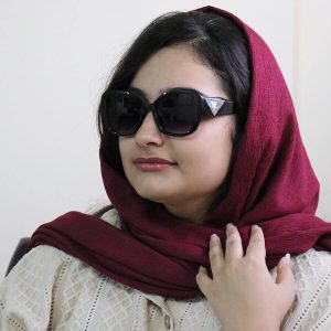 عکس از عینک آفتابی زنانه Prada با فریم چشم گربه‌ای مدل D22909 بر روی صورت فاطمه ابراهیم زاده