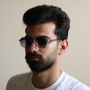 عکس از عینک آفتابی Prada با فریم شکل چندضلعی مدل 0548 بر روی صورت محمدحسین ابراهیم زاده