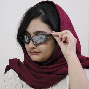 عکس از عینک آفتابی Balenciaga با فریم فانتزی، بیضی شکل و لنز یووی 400 مدل 19649 بر روی صورت فاطمه ابراهیم زاده