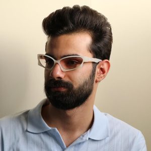 عکس از عینک آفتابی Balenciaga با فریم فانتزی، بیضی شکل و لنز یووی 400 مدل 19649 بر روی صورت محمدحسین ابراهیم زاده