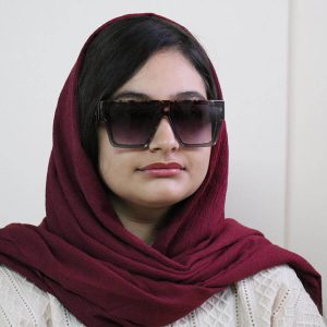 عکس از عینک آفتابی FENDI با فریم مربعی شکل مدل 928 بر روی صورت فاطمه ابراهیم زاده