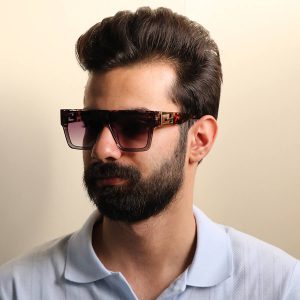 عکس از عینک آفتابی FENDI با فریم مربعی شکل مدل 928 بر روی صورت محمدحسین ابراهیم زاده