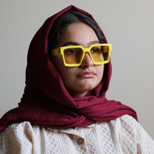 عکس از عینک میلیونر با فریم مربعی شکل لویی ویتون مدل 86229A بر روی صورت فاطمه ابراهیم زاده