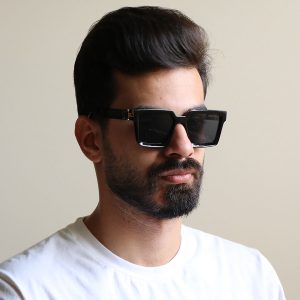 عکس از عینک آفتابی لویی ویتون طرح میلیونر با فریم شکل مربعی و لنز تیره مدل M96006 بر روی صورت محمدحسین ابراهیم زاده