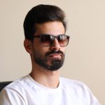 عکس از عینک آفتابی پرادا با فریم مربعی شکل مدل 8084 بر روی صورت محمدحسین ابراهیم زاده
