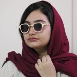 عکس از عینک آفتابی سلین با فریم فلزی، مربعی شکل و لنز یووی 400 مدل 10485 بر روی صورت فاطمه ابراهیم زاده