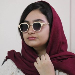 عکس از عینک آفتابی سلین با فریم فلزی، مربعی شکل و لنز یووی 400 مدل 10485 بر روی صورت فاطمه ابراهیم زاده