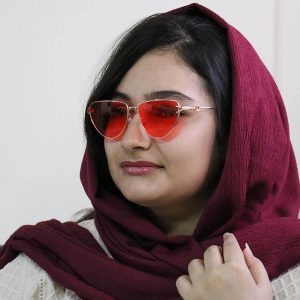عکس از عینک دید در شب زنانه با فریم مثلثی شکل برند DITIAI مدل 7641 بر روی صورت فاطمه ابراهیم زاده