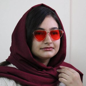 عکس از عینک دید در شب زنانه با فریم مثلثی شکل برند DITIAI مدل 7641 بر روی صورت فاطمه ابراهیم زاده