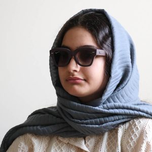 عکس از عینک آفتابی ریبن با فریم شکل ویفررو عدسی پلاریزه مدل RB2186 بر روی صورت فاطمه ابراهیم زاده
