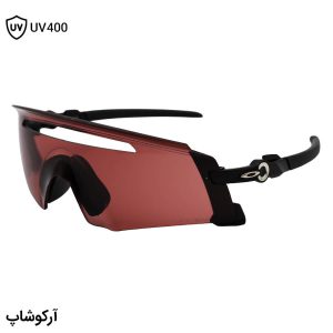 عکس از عینک ورزشی اوکلی با فریم و دسته مشکی رنگ و لنز قهوه‌ای تیره و prizm مدل oa9920