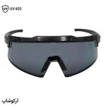 عکس از عینک ورزشی OAKLEY با فریم و دسته مشکی رنگ و لنز دودی تیره مدل OA9917