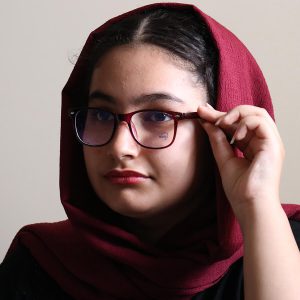 عکس از عینک با فریم ویفرر مدل 2470 بر روی صورت فاطمه ابراهیم زاده