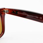 عکس از عینک آفتابی Ray-Ban با فریم قهوه‌ای براق، شکل ویفرر، لولا دوبل، لنز قهوه‌ای تیره، جنس شیشه، پلاریزه و آنتی رفلکس مدل RB2140-901