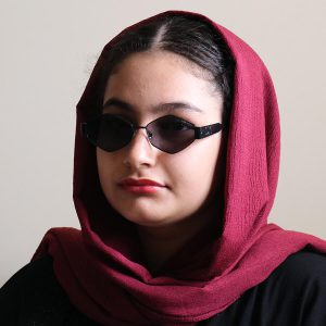 عکس از عینک آفتابی ترند سلین (celine) با فریم شکل چندضلعی و هندسی مدل jd2391 بر روی صورت فاطمه ابراهیم زاده