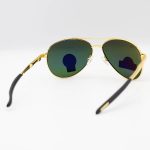 عکس از عینک آفتابی Ray-Ban با فریم خلبانی، بیس دار، طلایی رنگ، لنز سبز تیره، آنتی رفلکس و از جنس شیشه مدل RB8327