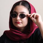 عکس از عینک آفتابی ترند سلین (CELINE) با فریم بیضی شکل مدل JD2380 بر روی صورت فاطمه ابراهیم زاده