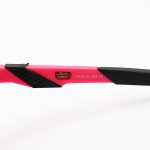 عکس از عینک ورزشی OAKLEY با فریم و دسته صورتی رنگ و لنز دودی تیره و Prizm مدل OO9407