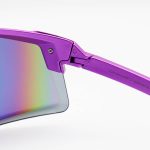 عکس از عینک ورزشی OAKLEY با فریم و دسته بنفش رنگ، عدسی آینهای و چند رنگ مدل OA9917