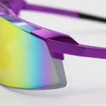 عکس از عینک ورزشی OAKLEY با فریم و دسته بنفش رنگ، عدسی آینهای و چند رنگ مدل OA9917