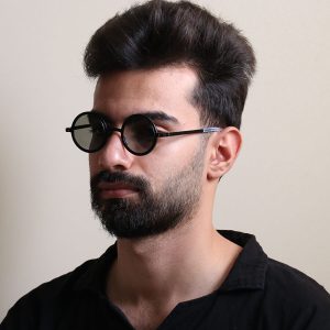 عکس از عینک آفتابی با لنز دوبل، چرخشی، تیرگی قابل تنظیم، پلاریزه، فریم شکل گرد مدل 5200 بر روی صورت محمدحسین ابراهیم زاده