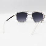 عکس از عینک آفتابی Emporio Armani با فریم شکل چندضلعی، رنگ نقره‌ای و بی‌رنگ و لنز دودی سایه روشن مدل 8046