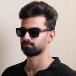 عکس از عینک آفتابی گوچی با فریم شکل مربعی، لنز پلاریزه و دسته فنردار مدل 7126 بر روی صورت محمدحسین ابراهیم زاده