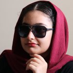 عکس از عینک آفتابی پورشه دیزاین با فریم خلبانی مدل L90 بر روی صورت فاطمه ابراهیم زاده