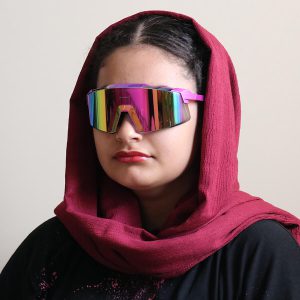 عکس از عینک ورزشی اوکلی مدل OA9917 بر روی صورت فاطمه ابراهیم زاده