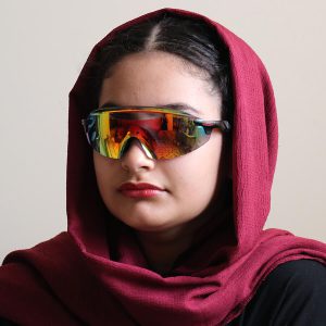 عکس از عینک ورزشی اوکلی مدل oo9407 بر روی صورت فاطمه ابراهیم زاده