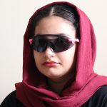 عکس از عینک ورزشی اوکلی مدل OO9407 بر روی صورت فاطمه ابراهیم زاده