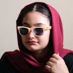 عکس از عینک آفتابی ریبن با فریم ویفرر ریورس و لولا دوبل مدل RB R0502S بر روی صورت فاطمه ابراهیم زاده