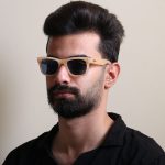 عکس از عینک آفتابی ریبن با فریم ویفرر ریورس و لولا دوبل مدل RB R0502S بر روی صورت محمدحسین ابراهیم زاده